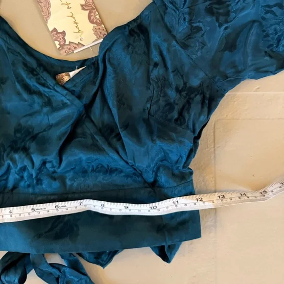 Band of the Free Camille Crossover Crop Top Teal Balloon Sleeve Smocked NWT XS - Picture 8 of 9